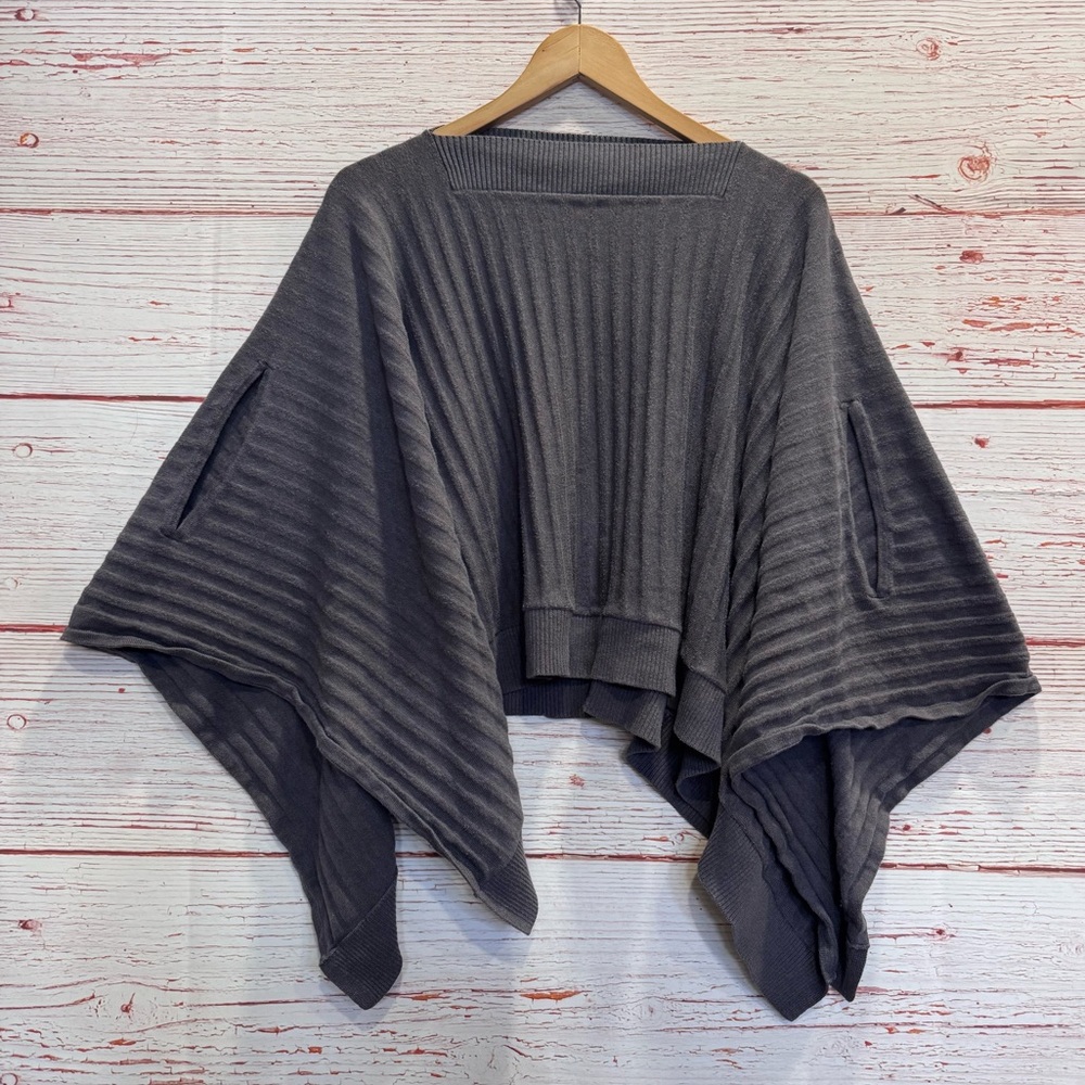 Lululemon Forward Flow Poncho in Heathered Moonwalk - Picture 4 of 11